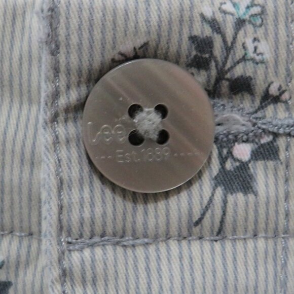 Lee*‎ Women's 1.5" Belt Loop Multipocketed Flat Front Floral Shorts~ Size Medium - Picture 10 of 10